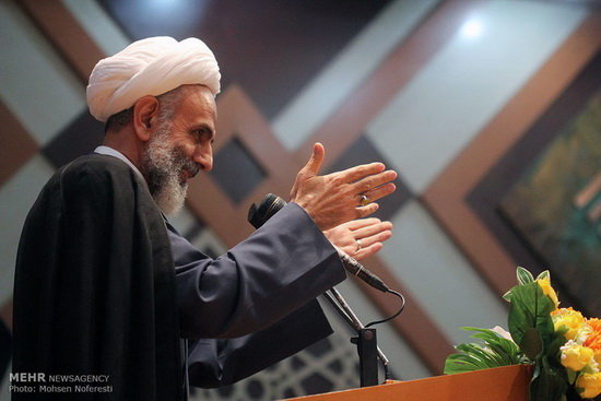 گزارش تصویری / آئین غبار روبی امامزاده حسین بن موسی کاظم (ع) / مراسم غبار روبی امامزاده حسین بن موسی کاظم (ع) و افتتاحیه کنگره ملی امامزادگان با محوریت حسین بن موسی الکاظم روز سه شنبه با حضور حجت الاسلام علی محمدی نماینده ولی فقیه و رئیس سازمان اوقاف و امور خیریه در طبس برگزار شد.