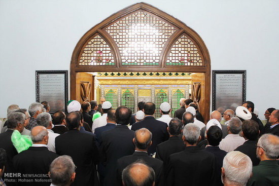 گزارش تصویری / آئین غبار روبی امامزاده حسین بن موسی کاظم (ع) / مراسم غبار روبی امامزاده حسین بن موسی کاظم (ع) و افتتاحیه کنگره ملی امامزادگان با محوریت حسین بن موسی الکاظم روز سه شنبه با حضور حجت الاسلام علی محمدی نماینده ولی فقیه و رئیس سازمان اوقاف و امور خیریه در طبس برگزار شد.