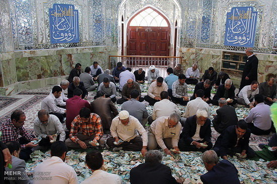 گزارش تصویری / آئین غبار روبی امامزاده حسین بن موسی کاظم (ع) / مراسم غبار روبی امامزاده حسین بن موسی کاظم (ع) و افتتاحیه کنگره ملی امامزادگان با محوریت حسین بن موسی الکاظم روز سه شنبه با حضور حجت الاسلام علی محمدی نماینده ولی فقیه و رئیس سازمان اوقاف و امور خیریه در طبس برگزار شد.