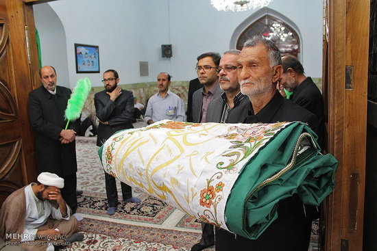 گزارش تصویری / آئین غبار روبی امامزاده حسین بن موسی کاظم (ع) / مراسم غبار روبی امامزاده حسین بن موسی کاظم (ع) و افتتاحیه کنگره ملی امامزادگان با محوریت حسین بن موسی الکاظم روز سه شنبه با حضور حجت الاسلام علی محمدی نماینده ولی فقیه و رئیس سازمان اوقاف و امور خیریه در طبس برگزار شد.