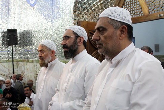 گزارش تصویری / آئین غبار روبی امامزاده حسین بن موسی کاظم (ع) / مراسم غبار روبی امامزاده حسین بن موسی کاظم (ع) و افتتاحیه کنگره ملی امامزادگان با محوریت حسین بن موسی الکاظم روز سه شنبه با حضور حجت الاسلام علی محمدی نماینده ولی فقیه و رئیس سازمان اوقاف و امور خیریه در طبس برگزار شد.