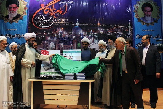 گزارش تصویری / آئین غبار روبی امامزاده حسین بن موسی کاظم (ع) / مراسم غبار روبی امامزاده حسین بن موسی کاظم (ع) و افتتاحیه کنگره ملی امامزادگان با محوریت حسین بن موسی الکاظم روز سه شنبه با حضور حجت الاسلام علی محمدی نماینده ولی فقیه و رئیس سازمان اوقاف و امور خیریه در طبس برگزار شد.