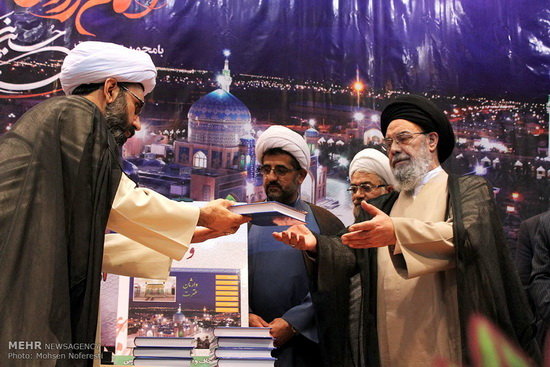 گزارش تصویری / آئین غبار روبی امامزاده حسین بن موسی کاظم (ع) / مراسم غبار روبی امامزاده حسین بن موسی کاظم (ع) و افتتاحیه کنگره ملی امامزادگان با محوریت حسین بن موسی الکاظم روز سه شنبه با حضور حجت الاسلام علی محمدی نماینده ولی فقیه و رئیس سازمان اوقاف و امور خیریه در طبس برگزار شد.