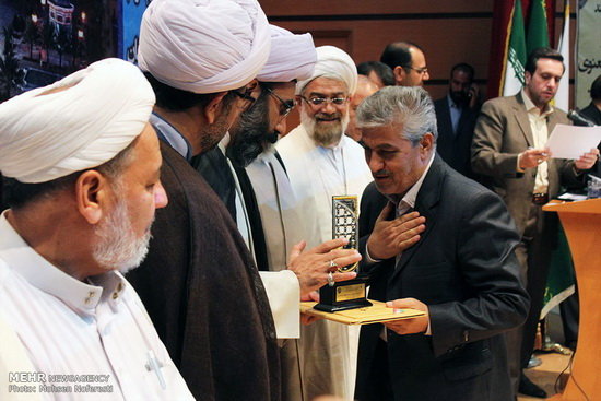 گزارش تصویری / آئین غبار روبی امامزاده حسین بن موسی کاظم (ع) / مراسم غبار روبی امامزاده حسین بن موسی کاظم (ع) و افتتاحیه کنگره ملی امامزادگان با محوریت حسین بن موسی الکاظم روز سه شنبه با حضور حجت الاسلام علی محمدی نماینده ولی فقیه و رئیس سازمان اوقاف و امور خیریه در طبس برگزار شد.