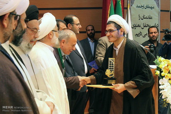 گزارش تصویری / آئین غبار روبی امامزاده حسین بن موسی کاظم (ع) / مراسم غبار روبی امامزاده حسین بن موسی کاظم (ع) و افتتاحیه کنگره ملی امامزادگان با محوریت حسین بن موسی الکاظم روز سه شنبه با حضور حجت الاسلام علی محمدی نماینده ولی فقیه و رئیس سازمان اوقاف و امور خیریه در طبس برگزار شد.