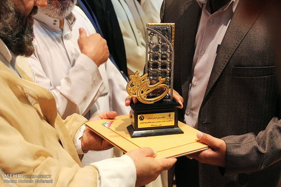 گزارش تصویری / آئین غبار روبی امامزاده حسین بن موسی کاظم (ع) / مراسم غبار روبی امامزاده حسین بن موسی کاظم (ع) و افتتاحیه کنگره ملی امامزادگان با محوریت حسین بن موسی الکاظم روز سه شنبه با حضور حجت الاسلام علی محمدی نماینده ولی فقیه و رئیس سازمان اوقاف و امور خیریه در طبس برگزار شد.