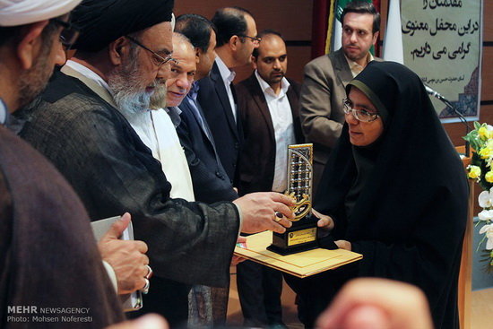 گزارش تصویری / آئین غبار روبی امامزاده حسین بن موسی کاظم (ع) / مراسم غبار روبی امامزاده حسین بن موسی کاظم (ع) و افتتاحیه کنگره ملی امامزادگان با محوریت حسین بن موسی الکاظم روز سه شنبه با حضور حجت الاسلام علی محمدی نماینده ولی فقیه و رئیس سازمان اوقاف و امور خیریه در طبس برگزار شد.