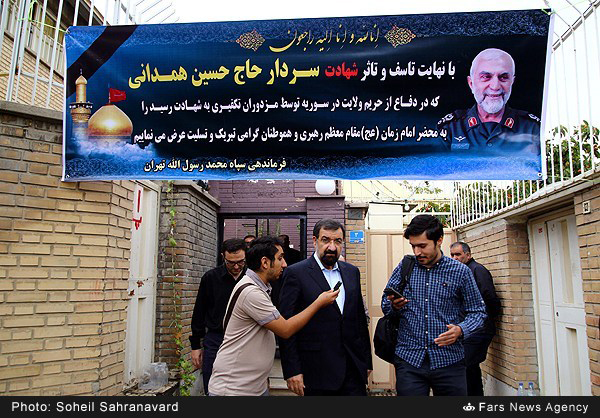 گزارش تصویری / منزل سردار حسین همدانی پس از شهادت / سردار حسین همدانی از فرماندهان سپاه پاسداران و از مستشاران ارشد نظامی ایران در دفاع از حرم حضرت زینب(س)، شامگاه پنجشنبه شانزدهم مهرماه در سوریه به شهادت رسید. سردار سرتیپ پاسدار، حسین همدانی از فرماندهان قدیمی سپاه پاسداران انقلاب اسلامی در جنگ تحمیلی از بنیانگذاران سپاه همدان بود و مدتی نیز فرماندهی لشکر 27 محمد رسول‌الله را برعهده داشت.