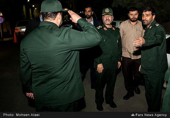 گزارش تصویری / مراسم استقبال از پیکر سرلشگر شهید حسین همدانی به وطن گزارش تصویری / مراسم استقبال از پیکر سرلشگر شهید حسین همدانی به وطن / پیکر سردار شهید حسین همدانی شامگاه جمعه (هفدهم مهرماه) طی مراسمی با حضور فرماندهان ارشد نیروهای مسلح به میهن اسلامی بازگشت.