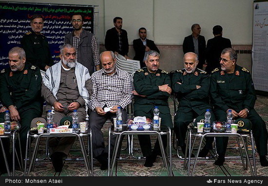 گزارش تصویری / مراسم استقبال از پیکر سرلشگر شهید حسین همدانی به وطن گزارش تصویری / مراسم استقبال از پیکر سرلشگر شهید حسین همدانی به وطن / پیکر سردار شهید حسین همدانی شامگاه جمعه (هفدهم مهرماه) طی مراسمی با حضور فرماندهان ارشد نیروهای مسلح به میهن اسلامی بازگشت.