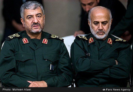 گزارش تصویری / مراسم استقبال از پیکر سرلشگر شهید حسین همدانی به وطن گزارش تصویری / مراسم استقبال از پیکر سرلشگر شهید حسین همدانی به وطن / پیکر سردار شهید حسین همدانی شامگاه جمعه (هفدهم مهرماه) طی مراسمی با حضور فرماندهان ارشد نیروهای مسلح به میهن اسلامی بازگشت.