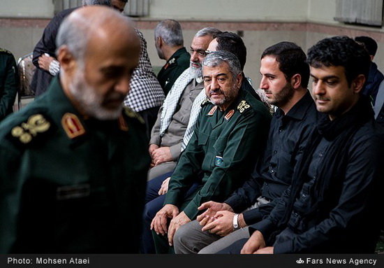 گزارش تصویری / مراسم استقبال از پیکر سرلشگر شهید حسین همدانی به وطن گزارش تصویری / مراسم استقبال از پیکر سرلشگر شهید حسین همدانی به وطن / پیکر سردار شهید حسین همدانی شامگاه جمعه (هفدهم مهرماه) طی مراسمی با حضور فرماندهان ارشد نیروهای مسلح به میهن اسلامی بازگشت.