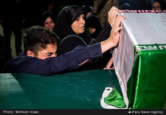 گزارش تصویری / مراسم استقبال از پیکر سرلشگر شهید حسین همدانی به وطن گزارش تصویری / مراسم استقبال از پیکر سرلشگر شهید حسین همدانی به وطن / پیکر سردار شهید حسین همدانی شامگاه جمعه (هفدهم مهرماه) طی مراسمی با حضور فرماندهان ارشد نیروهای مسلح به میهن اسلامی بازگشت.