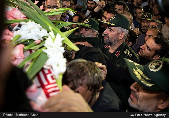 گزارش تصویری / مراسم استقبال از پیکر سرلشگر شهید حسین همدانی به وطن گزارش تصویری / مراسم استقبال از پیکر سرلشگر شهید حسین همدانی به وطن / پیکر سردار شهید حسین همدانی شامگاه جمعه (هفدهم مهرماه) طی مراسمی با حضور فرماندهان ارشد نیروهای مسلح به میهن اسلامی بازگشت.