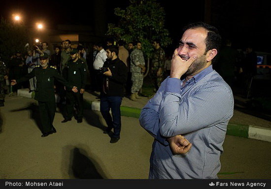 گزارش تصویری / مراسم استقبال از پیکر سرلشگر شهید حسین همدانی به وطن گزارش تصویری / مراسم استقبال از پیکر سرلشگر شهید حسین همدانی به وطن / پیکر سردار شهید حسین همدانی شامگاه جمعه (هفدهم مهرماه) طی مراسمی با حضور فرماندهان ارشد نیروهای مسلح به میهن اسلامی بازگشت.