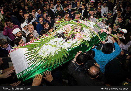 گزارش تصویری / مراسم استقبال از پیکر سرلشگر شهید حسین همدانی به وطن گزارش تصویری / مراسم استقبال از پیکر سرلشگر شهید حسین همدانی به وطن / پیکر سردار شهید حسین همدانی شامگاه جمعه (هفدهم مهرماه) طی مراسمی با حضور فرماندهان ارشد نیروهای مسلح به میهن اسلامی بازگشت.