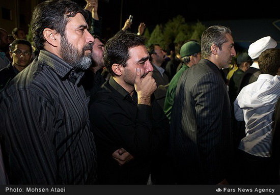 گزارش تصویری / مراسم استقبال از پیکر سرلشگر شهید حسین همدانی به وطن گزارش تصویری / مراسم استقبال از پیکر سرلشگر شهید حسین همدانی به وطن / پیکر سردار شهید حسین همدانی شامگاه جمعه (هفدهم مهرماه) طی مراسمی با حضور فرماندهان ارشد نیروهای مسلح به میهن اسلامی بازگشت.