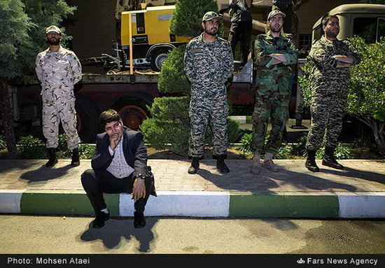 گزارش تصویری / مراسم استقبال از پیکر سرلشگر شهید حسین همدانی به وطن گزارش تصویری / مراسم استقبال از پیکر سرلشگر شهید حسین همدانی به وطن / پیکر سردار شهید حسین همدانی شامگاه جمعه (هفدهم مهرماه) طی مراسمی با حضور فرماندهان ارشد نیروهای مسلح به میهن اسلامی بازگشت.