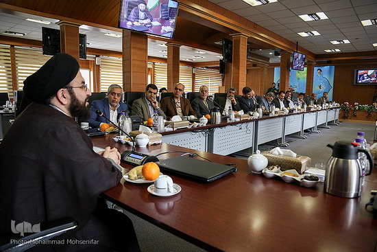 گزارش تصویری / جلسه هم اندیشی با اساتید و پیشکسوتان قرآنی / جلسه هم‌اندیشی با اساتید و پیشکسوتان قرآنی با حضور حجت‌الاسلام والمسلمین سیدمصطفی حسینی، رئیس مرکز امور قرآنی سازمان اوقاف و امور خیریه، حسن ربیعی، سخنگوی سازمان اوقاف و امور خیریه و اساتید و پیشکسوتان قرآنی در سازمان اوقاف و امور خیریه برگزار شد.