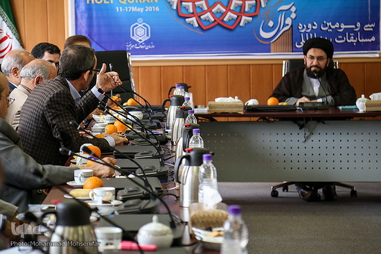 گزارش تصویری / جلسه هم اندیشی با اساتید و پیشکسوتان قرآنی / جلسه هم‌اندیشی با اساتید و پیشکسوتان قرآنی با حضور حجت‌الاسلام والمسلمین سیدمصطفی حسینی، رئیس مرکز امور قرآنی سازمان اوقاف و امور خیریه، حسن ربیعی، سخنگوی سازمان اوقاف و امور خیریه و اساتید و پیشکسوتان قرآنی در سازمان اوقاف و امور خیریه برگزار شد.