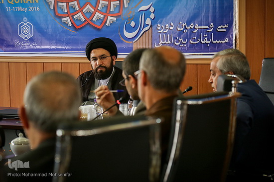 گزارش تصویری / جلسه هم اندیشی با اساتید و پیشکسوتان قرآنی / جلسه هم‌اندیشی با اساتید و پیشکسوتان قرآنی با حضور حجت‌الاسلام والمسلمین سیدمصطفی حسینی، رئیس مرکز امور قرآنی سازمان اوقاف و امور خیریه، حسن ربیعی، سخنگوی سازمان اوقاف و امور خیریه و اساتید و پیشکسوتان قرآنی در سازمان اوقاف و امور خیریه برگزار شد.