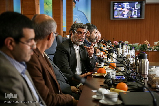 گزارش تصویری / جلسه هم اندیشی با اساتید و پیشکسوتان قرآنی / جلسه هم‌اندیشی با اساتید و پیشکسوتان قرآنی با حضور حجت‌الاسلام والمسلمین سیدمصطفی حسینی، رئیس مرکز امور قرآنی سازمان اوقاف و امور خیریه، حسن ربیعی، سخنگوی سازمان اوقاف و امور خیریه و اساتید و پیشکسوتان قرآنی در سازمان اوقاف و امور خیریه برگزار شد.