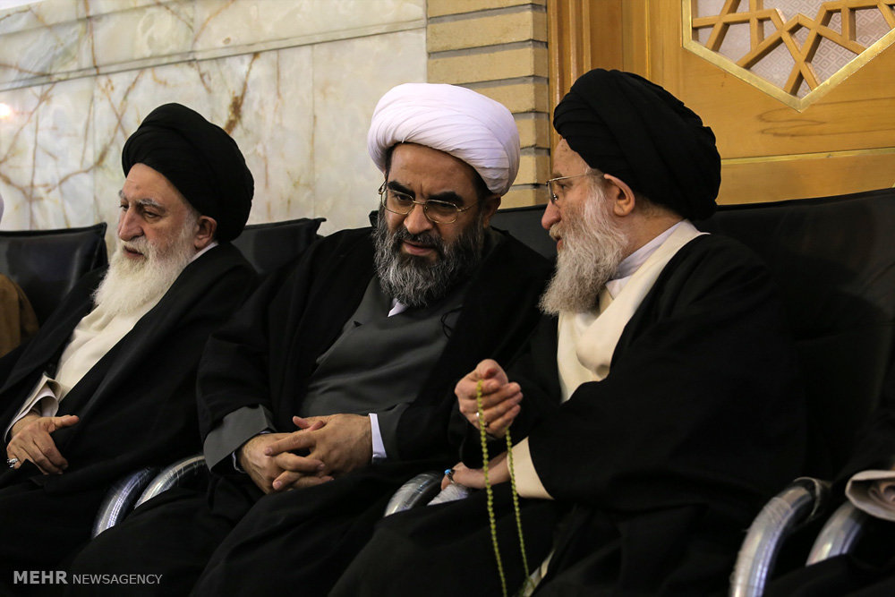 گزارش تصویری آیین شمع گردانی در حرم مطهر حضرت فاطمه معصومه(س) گزارش تصویری / آیین شمع گردانی در حرم مطهر حضرت فاطمه معصومه(س) / آیین شمع گردانی در حرم مطهر حضرت فاطمه معصوم(س) با حضور خادمان آن آستان مقدس برگزار شد.