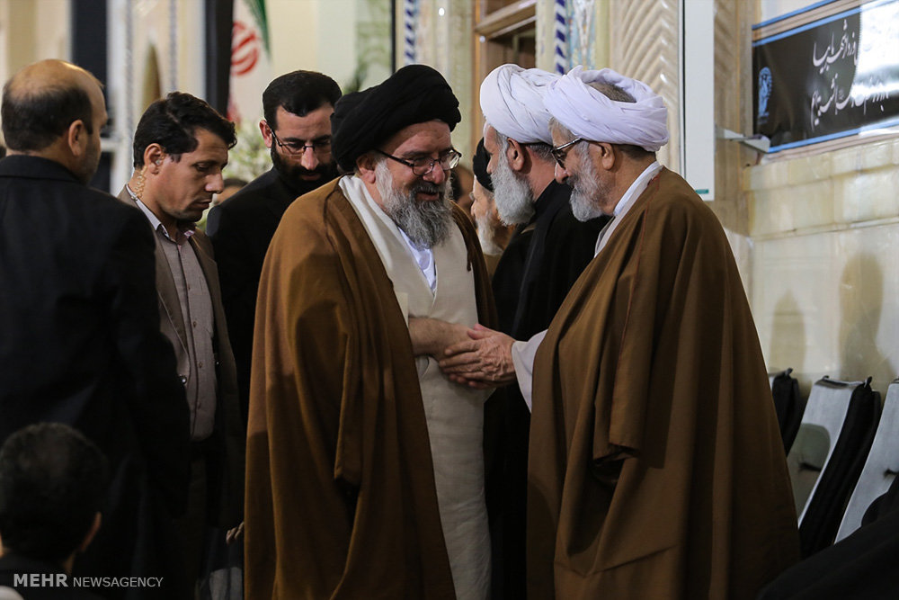 گزارش تصویری آیین شمع گردانی در حرم مطهر حضرت فاطمه معصومه(س) گزارش تصویری / آیین شمع گردانی در حرم مطهر حضرت فاطمه معصومه(س) / آیین شمع گردانی در حرم مطهر حضرت فاطمه معصوم(س) با حضور خادمان آن آستان مقدس برگزار شد.