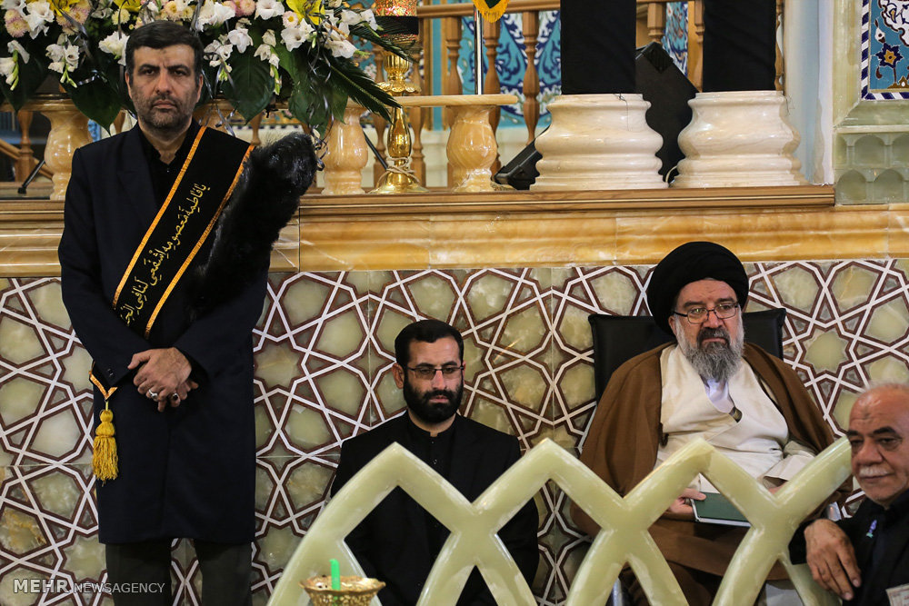 گزارش تصویری آیین شمع گردانی در حرم مطهر حضرت فاطمه معصومه(س) گزارش تصویری / آیین شمع گردانی در حرم مطهر حضرت فاطمه معصومه(س) / آیین شمع گردانی در حرم مطهر حضرت فاطمه معصوم(س) با حضور خادمان آن آستان مقدس برگزار شد.