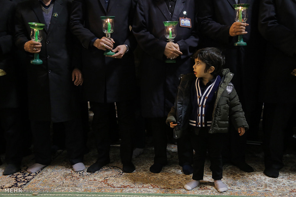 گزارش تصویری آیین شمع گردانی در حرم مطهر حضرت فاطمه معصومه(س) گزارش تصویری / آیین شمع گردانی در حرم مطهر حضرت فاطمه معصومه(س) / آیین شمع گردانی در حرم مطهر حضرت فاطمه معصوم(س) با حضور خادمان آن آستان مقدس برگزار شد.