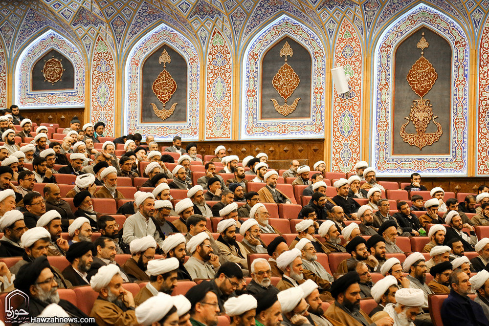 گزارش تصویری / هجدهمین همایش کتاب سال حوزه / از نویسندگان، مولفان و صاحبان ۹ اثر برگزیده، ۹ اثر شایسته تقدیر و ۱۹ اثر شایسته تحسین هجدهمین همایش کتاب سال حوزه در حضور آیت الله العظمی مکارم شیرازی تجلیل شدند.