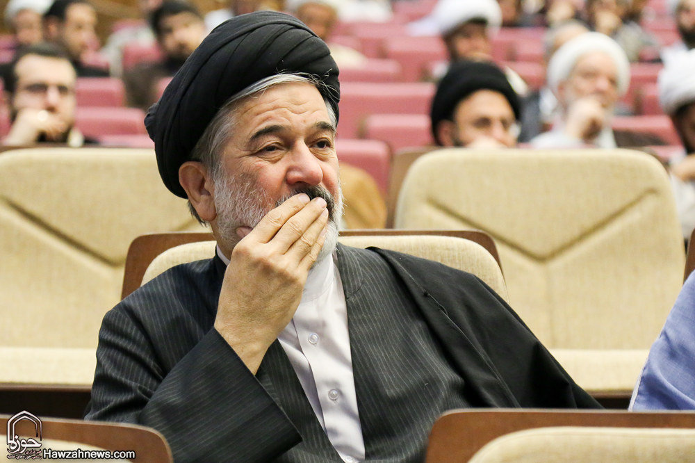 گزارش تصویری / هجدهمین همایش کتاب سال حوزه / از نویسندگان، مولفان و صاحبان ۹ اثر برگزیده، ۹ اثر شایسته تقدیر و ۱۹ اثر شایسته تحسین هجدهمین همایش کتاب سال حوزه در حضور آیت الله العظمی مکارم شیرازی تجلیل شدند.