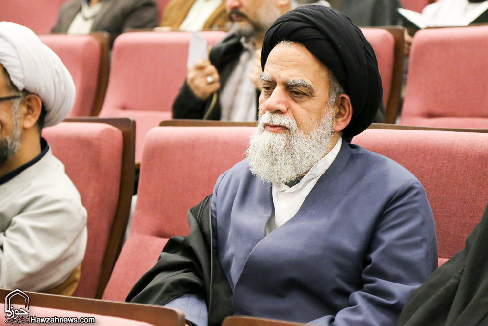 گزارش تصویری / هجدهمین همایش کتاب سال حوزه / از نویسندگان، مولفان و صاحبان ۹ اثر برگزیده، ۹ اثر شایسته تقدیر و ۱۹ اثر شایسته تحسین هجدهمین همایش کتاب سال حوزه در حضور آیت الله العظمی مکارم شیرازی تجلیل شدند.