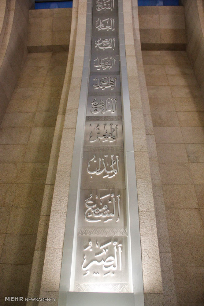 گزارش تصویری /  مناطق گردشگری مالزی / مالزی یکی از کشورهای آسیای شرقی است که از نظر قدمت تاریخی زیادی ندارد و پیشتر مستعمره انگلیس بوده است. اما پس از جدایی رشد چشمگیری کرده و از نظر گردشگری بسیار توسعه یافته تا جایی که اکنون به یکی ازکشورهای گردشگر پذیر دنیا تبدیل شده و پایتخت آن یعنی کوالالامپور مقصد بسیاری از گردشگران بخصوص ایرانیان است.​