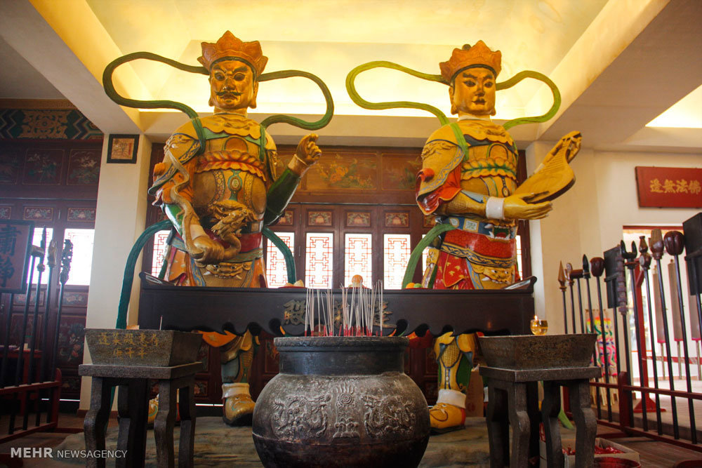 گزارش تصویری /  مناطق گردشگری مالزی / مالزی یکی از کشورهای آسیای شرقی است که از نظر قدمت تاریخی زیادی ندارد و پیشتر مستعمره انگلیس بوده است. اما پس از جدایی رشد چشمگیری کرده و از نظر گردشگری بسیار توسعه یافته تا جایی که اکنون به یکی ازکشورهای گردشگر پذیر دنیا تبدیل شده و پایتخت آن یعنی کوالالامپور مقصد بسیاری از گردشگران بخصوص ایرانیان است.​