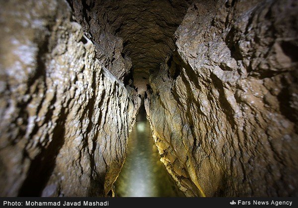 گزارش تصویری ثبت جهانی قنات قصبه گناباد مربوط به دوره هخامنشی گزارش تصویری /ثبت جهانی قنات قصبه دوره هخامنشی / قدمت قنات قصبه به حدود 2350 سال پیش همزمان با دوران هخامنشیان برمی گردد که قدیمی ترین و عمیق ترین قنات جهان که عمق مادر چاه آن حدود 320 متر می باشد(بلندتر از ارتفاع برج ایفل) به شمار می آید.