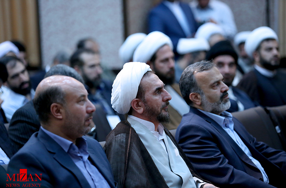 گزارش تصویری / اولین همایش ملی صیانت از وقف با حضور رئیس قوه قضاییه - مشهد / نخستین همایش ملی صیانت از وقف با رویکرد تثبیت مالکیت موقوفات و اراضی ملی با حضور رئیس قوه قضاییه، نماینده ولی فقیه و رئیس سازمان اوقاف و روسای سازمان ثبت اسناد و املاک و سازمان جنگل ها صبح امروز در مشهد مقدس آغاز شد.