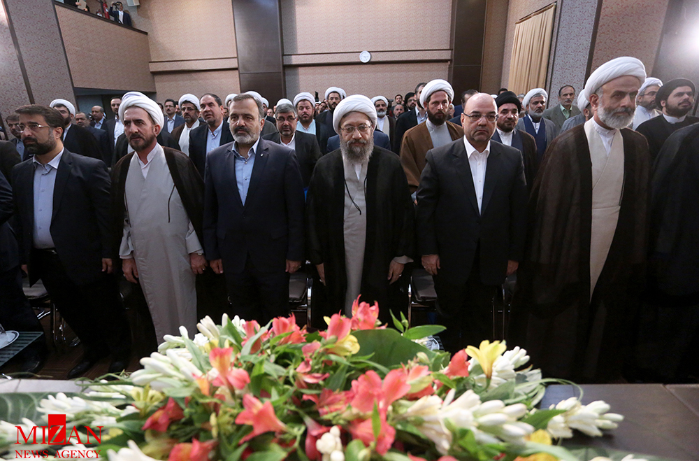 گزارش تصویری / اولین همایش ملی صیانت از وقف با حضور رئیس قوه قضاییه - مشهد / نخستین همایش ملی صیانت از وقف با رویکرد تثبیت مالکیت موقوفات و اراضی ملی با حضور رئیس قوه قضاییه، نماینده ولی فقیه و رئیس سازمان اوقاف و روسای سازمان ثبت اسناد و املاک و سازمان جنگل ها صبح امروز در مشهد مقدس آغاز شد.