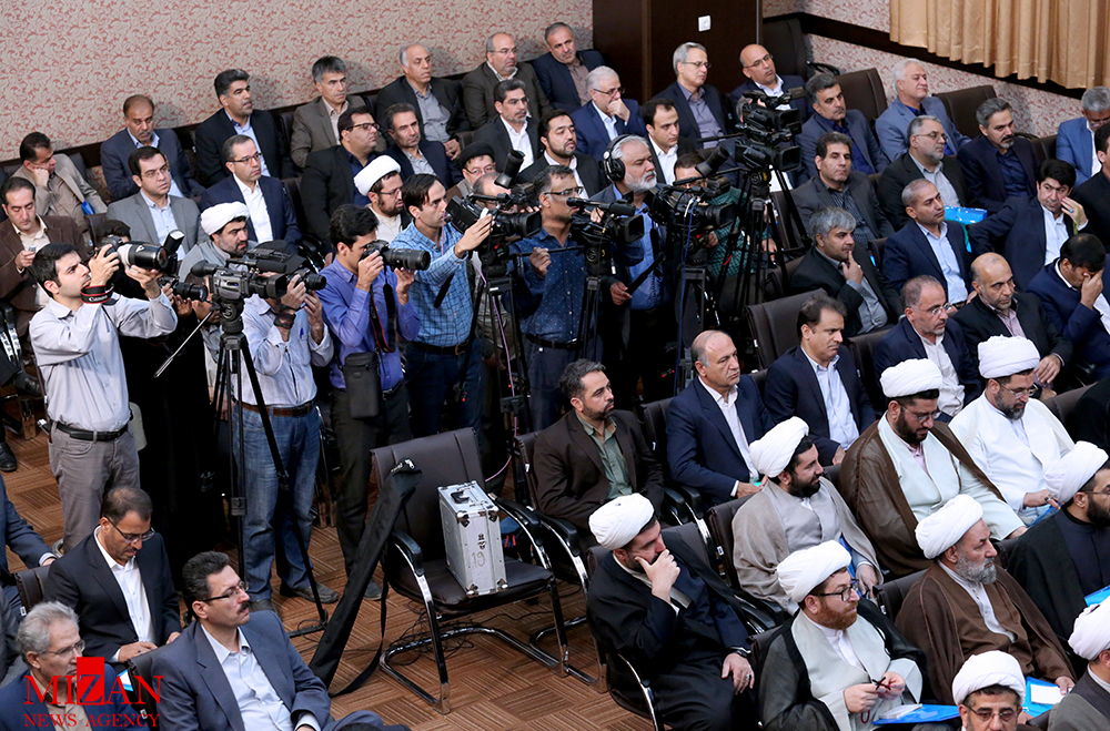 گزارش تصویری / اولین همایش ملی صیانت از وقف با حضور رئیس قوه قضاییه - مشهد / نخستین همایش ملی صیانت از وقف با رویکرد تثبیت مالکیت موقوفات و اراضی ملی با حضور رئیس قوه قضاییه، نماینده ولی فقیه و رئیس سازمان اوقاف و روسای سازمان ثبت اسناد و املاک و سازمان جنگل ها صبح امروز در مشهد مقدس آغاز شد.