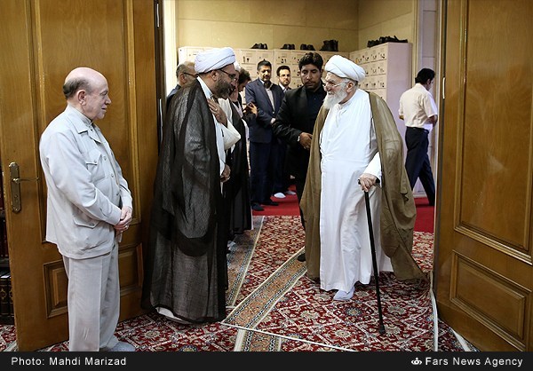 گزارش تصویری / مراسم اولین سالگرد ارتحال آیت‌الله خزعلی / مراسم اولین سالگرد ارتحال آیت‌الله «ابوالقاسم خزعلی» عضو فقید مجلس خبرگان و رئیس فقید بنیاد بین‌المللی غدیر عصر شنبه (بیست‌وهفتم شهریور) در مسجد امام صادق(ع) برگزار شد.