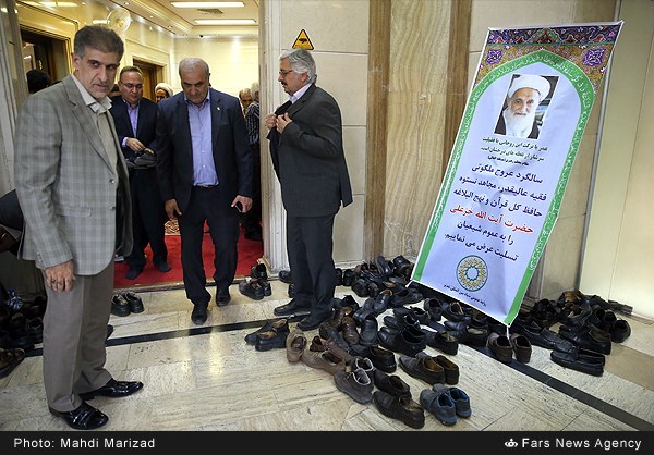 گزارش تصویری / مراسم اولین سالگرد ارتحال آیت‌الله خزعلی / مراسم اولین سالگرد ارتحال آیت‌الله «ابوالقاسم خزعلی» عضو فقید مجلس خبرگان و رئیس فقید بنیاد بین‌المللی غدیر عصر شنبه (بیست‌وهفتم شهریور) در مسجد امام صادق(ع) برگزار شد.