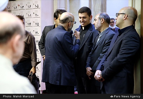 گزارش تصویری / مراسم اولین سالگرد ارتحال آیت‌الله خزعلی / مراسم اولین سالگرد ارتحال آیت‌الله «ابوالقاسم خزعلی» عضو فقید مجلس خبرگان و رئیس فقید بنیاد بین‌المللی غدیر عصر شنبه (بیست‌وهفتم شهریور) در مسجد امام صادق(ع) برگزار شد.