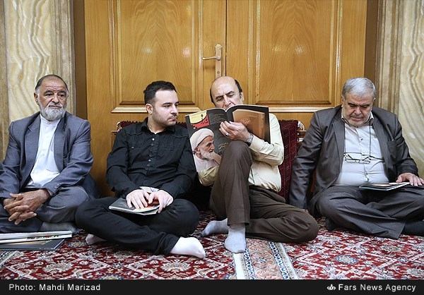 گزارش تصویری / مراسم اولین سالگرد ارتحال آیت‌الله خزعلی / مراسم اولین سالگرد ارتحال آیت‌الله «ابوالقاسم خزعلی» عضو فقید مجلس خبرگان و رئیس فقید بنیاد بین‌المللی غدیر عصر شنبه (بیست‌وهفتم شهریور) در مسجد امام صادق(ع) برگزار شد.