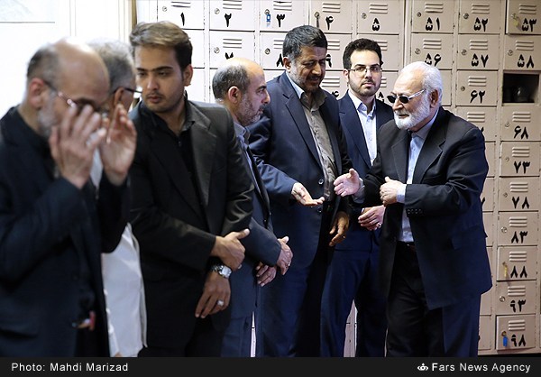 گزارش تصویری / مراسم اولین سالگرد ارتحال آیت‌الله خزعلی / مراسم اولین سالگرد ارتحال آیت‌الله «ابوالقاسم خزعلی» عضو فقید مجلس خبرگان و رئیس فقید بنیاد بین‌المللی غدیر عصر شنبه (بیست‌وهفتم شهریور) در مسجد امام صادق(ع) برگزار شد.