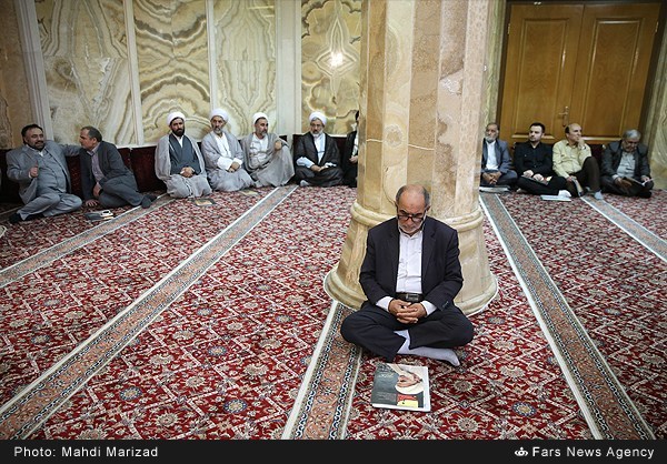 گزارش تصویری / مراسم اولین سالگرد ارتحال آیت‌الله خزعلی / مراسم اولین سالگرد ارتحال آیت‌الله «ابوالقاسم خزعلی» عضو فقید مجلس خبرگان و رئیس فقید بنیاد بین‌المللی غدیر عصر شنبه (بیست‌وهفتم شهریور) در مسجد امام صادق(ع) برگزار شد.