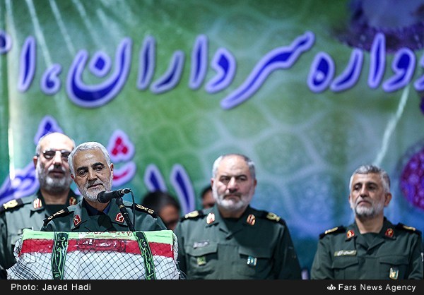 گزارش تصویری / یادواره سرداران و 1100 شهید ملایر گزارش تصویری / یادواره سرداران و 1100 شهید ملایر / یادواره امیران، فرماندهان، سرداران و 1100 شهید شهرستان ملایر به مناسبت گرامیداشت هفته دفاع مقدس ظهر پنجشنبه یکم مهر با حضور سردار قاسم سلیمانی در شهرستان ملایر برگزار شد.