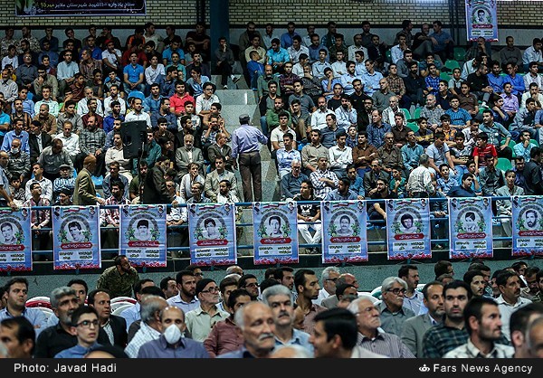 گزارش تصویری / یادواره سرداران و 1100 شهید ملایر گزارش تصویری / یادواره سرداران و 1100 شهید ملایر / یادواره امیران، فرماندهان، سرداران و 1100 شهید شهرستان ملایر به مناسبت گرامیداشت هفته دفاع مقدس ظهر پنجشنبه یکم مهر با حضور سردار قاسم سلیمانی در شهرستان ملایر برگزار شد.