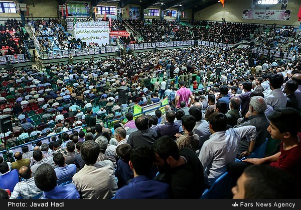 گزارش تصویری / یادواره سرداران و 1100 شهید ملایر گزارش تصویری / یادواره سرداران و 1100 شهید ملایر / یادواره امیران، فرماندهان، سرداران و 1100 شهید شهرستان ملایر به مناسبت گرامیداشت هفته دفاع مقدس ظهر پنجشنبه یکم مهر با حضور سردار قاسم سلیمانی در شهرستان ملایر برگزار شد.