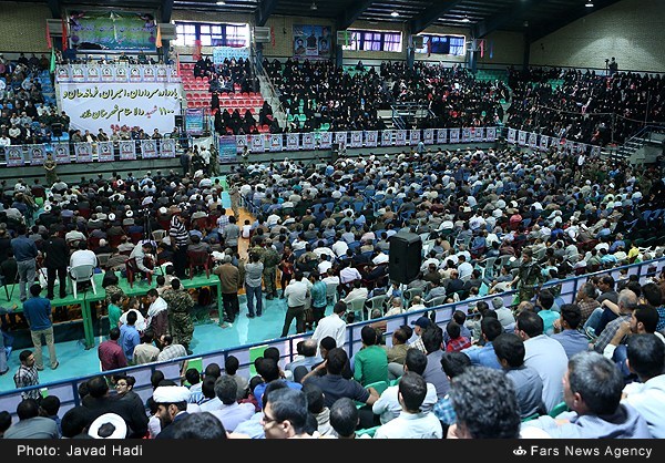گزارش تصویری / یادواره سرداران و 1100 شهید ملایر گزارش تصویری / یادواره سرداران و 1100 شهید ملایر / یادواره امیران، فرماندهان، سرداران و 1100 شهید شهرستان ملایر به مناسبت گرامیداشت هفته دفاع مقدس ظهر پنجشنبه یکم مهر با حضور سردار قاسم سلیمانی در شهرستان ملایر برگزار شد.
