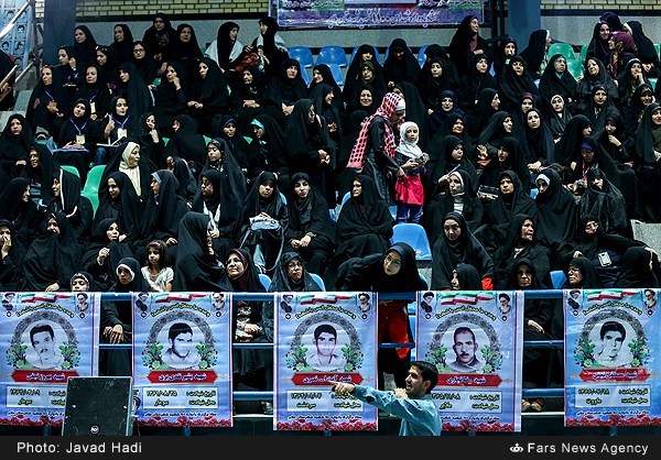 گزارش تصویری / یادواره سرداران و 1100 شهید ملایر گزارش تصویری / یادواره سرداران و 1100 شهید ملایر / یادواره امیران، فرماندهان، سرداران و 1100 شهید شهرستان ملایر به مناسبت گرامیداشت هفته دفاع مقدس ظهر پنجشنبه یکم مهر با حضور سردار قاسم سلیمانی در شهرستان ملایر برگزار شد.